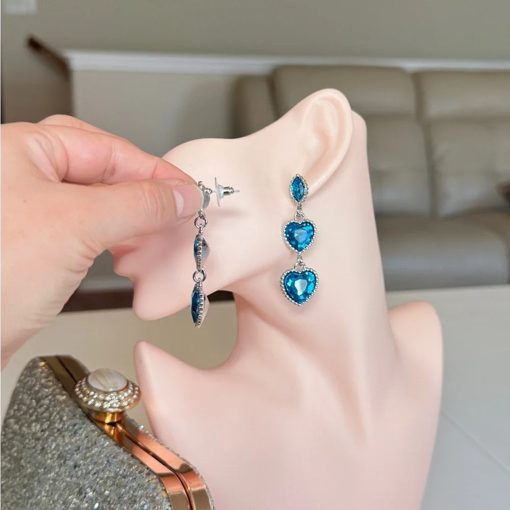 ⚜️ Elegant Blue Heart Drop Earrings